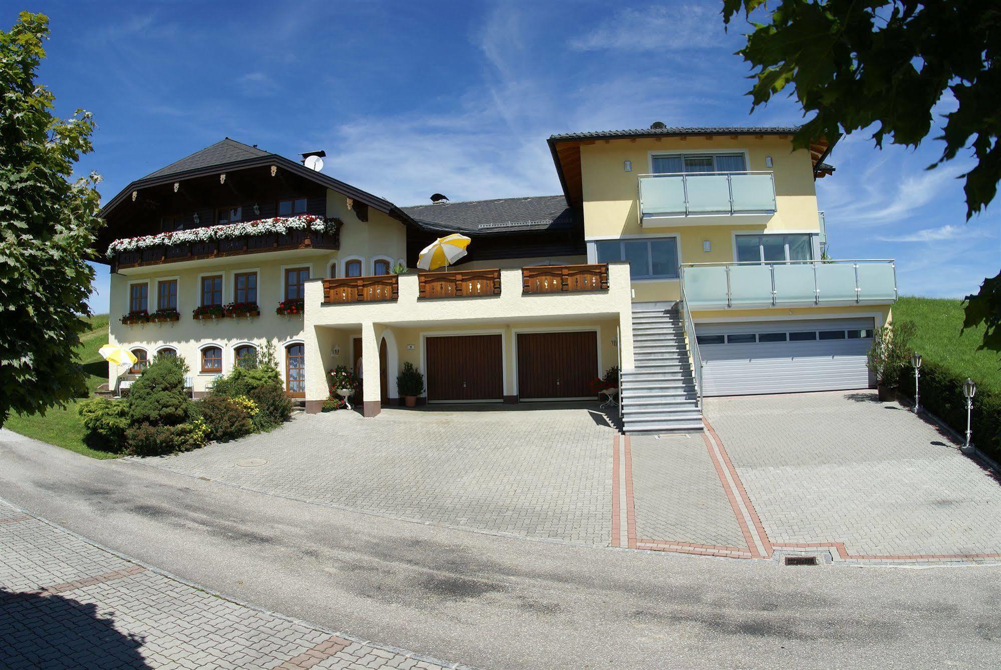 מונדסי Gaestehaus Stabauer מראה חיצוני תמונה